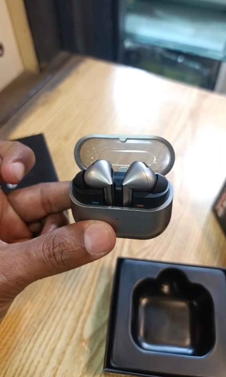 Samsung Galaxy Buds Pro – Noise Cancelling True Wireless Bluetooth Earbuds – Hi-Fi Sound, 360 Audio, Enhanced ANC & Wireless Charging Case – Titan Gray