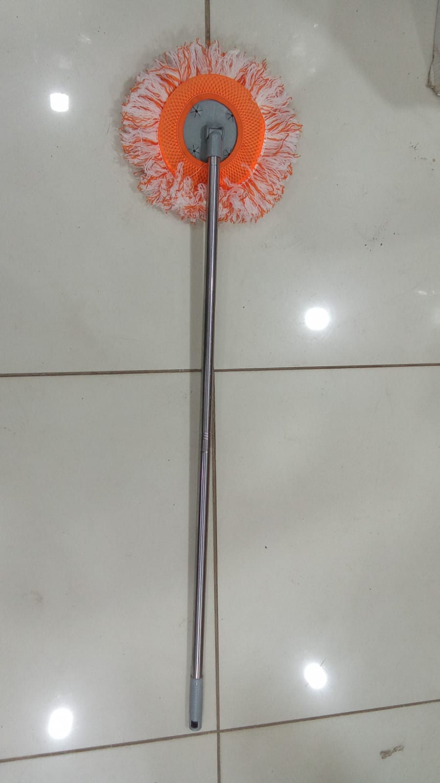 SwiftReach Pro – 360° Rotating Microfiber Wall & Ceiling Mop ✨🧹