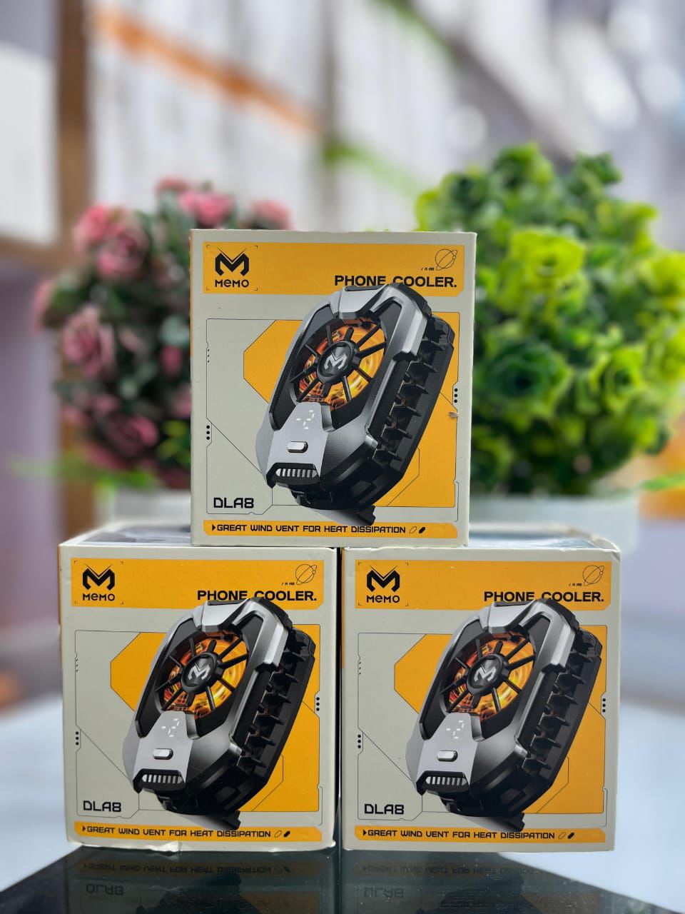 Memo DLA8 Phone Cooler with Real-Time Temperature Display