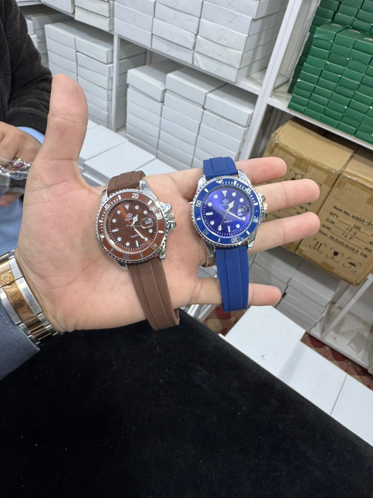 Mens Luxury Sports Wristwatch Stylish Design With Durable Silicone Strap