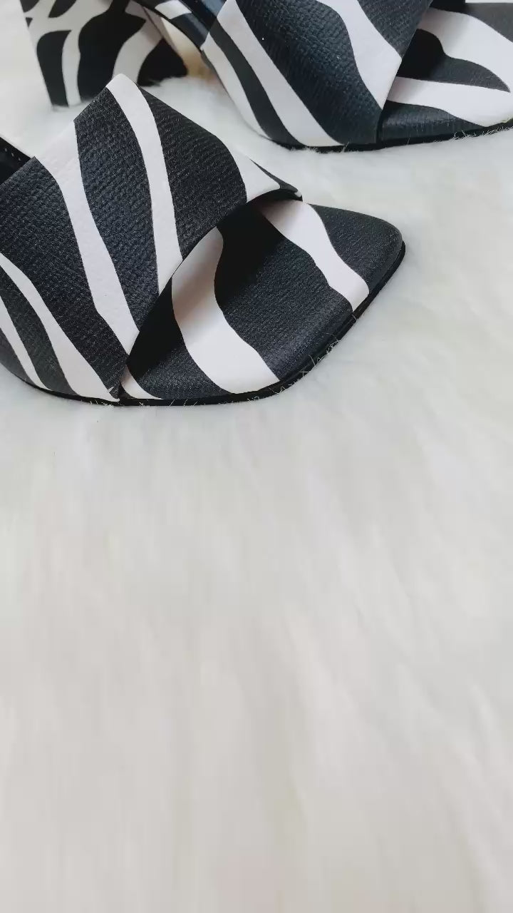 Zara Urban Safari – Zebra Print Block Heel Mules 🦓👠